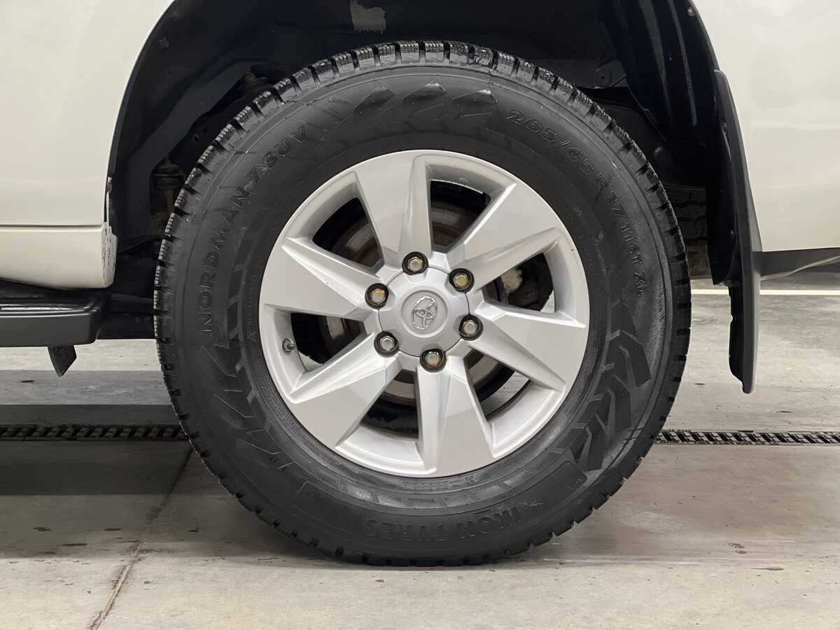 Toyota Land Cruiser Prado с пробегом — 2019 год. Фото: #17