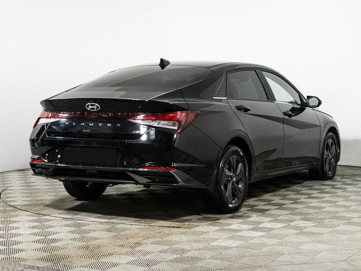 Hyundai Elantra с пробегом — 2021 год. Фото: #4
