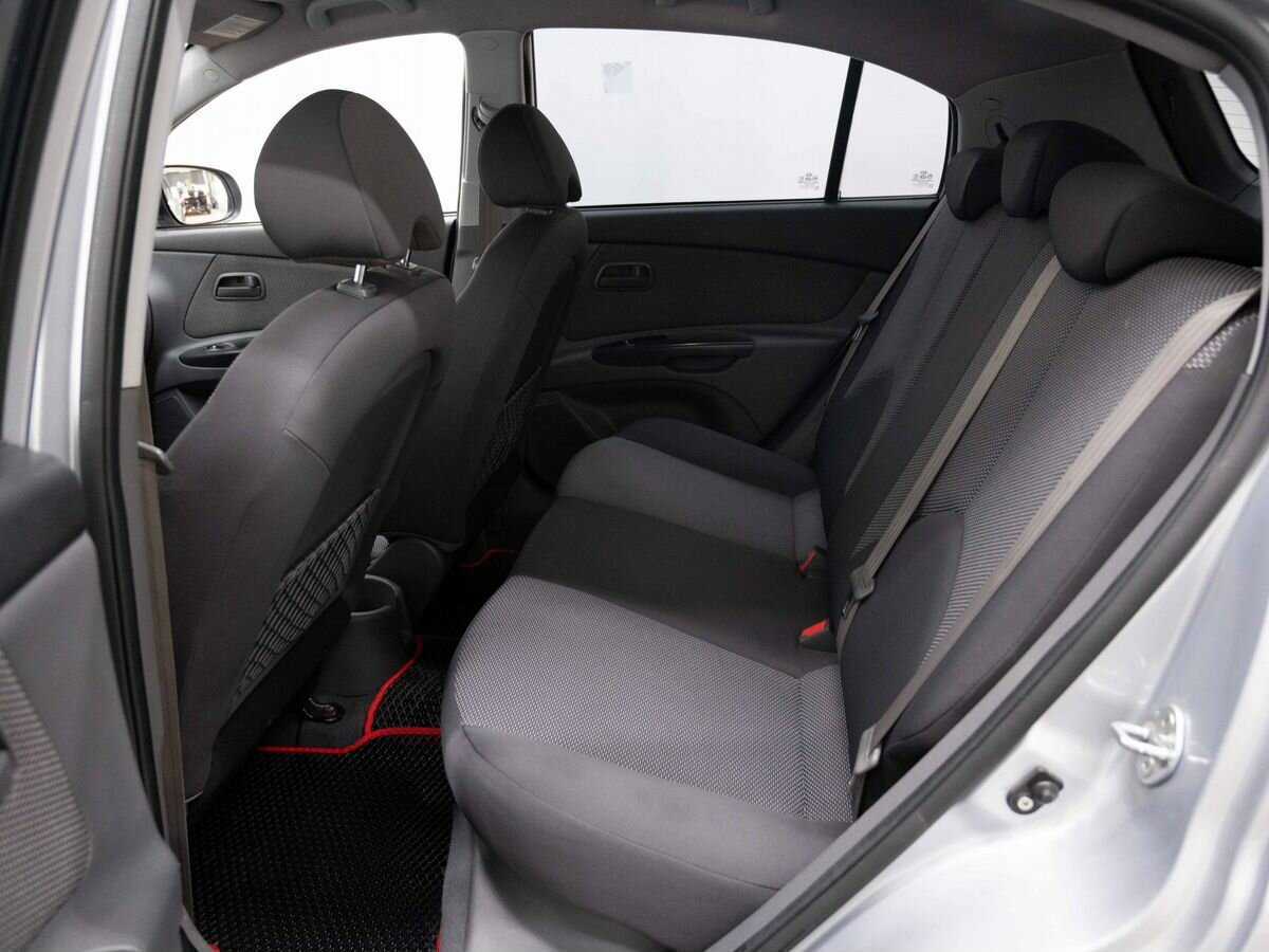 Kia Rio с пробегом — 2011 год. Фото: #8