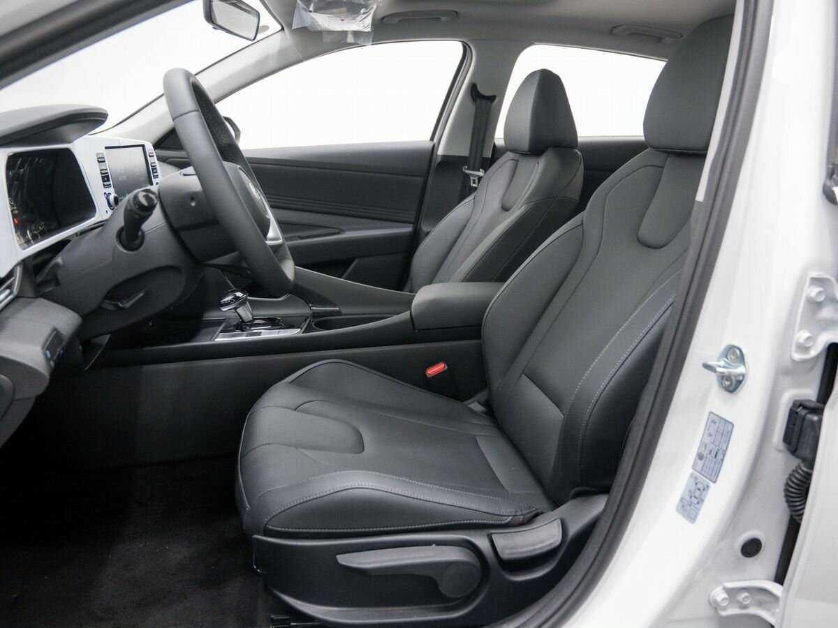 Hyundai Elantra с пробегом — 2023 год. Фото: #14