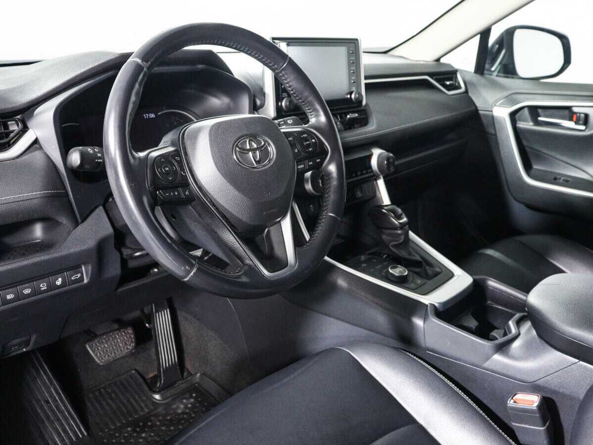 Toyota RAV4 с пробегом — 2020 год. Фото: #13