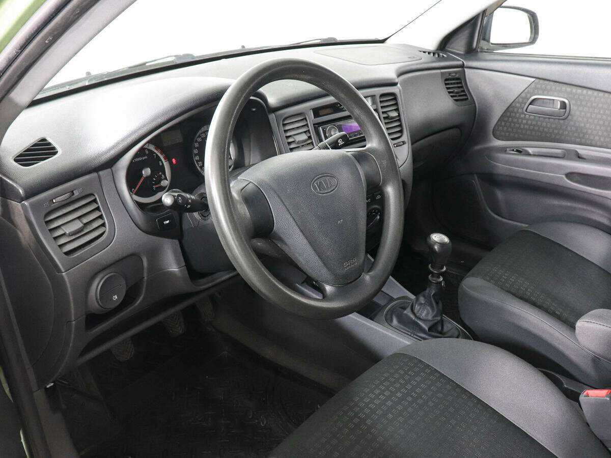 Kia Rio с пробегом — 2006 год. Фото: #4