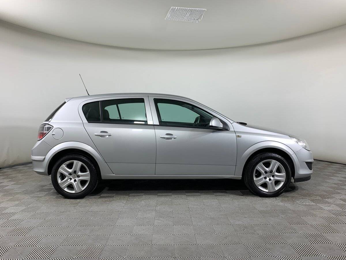Opel Astra с пробегом — 2010 год. Фото: #3