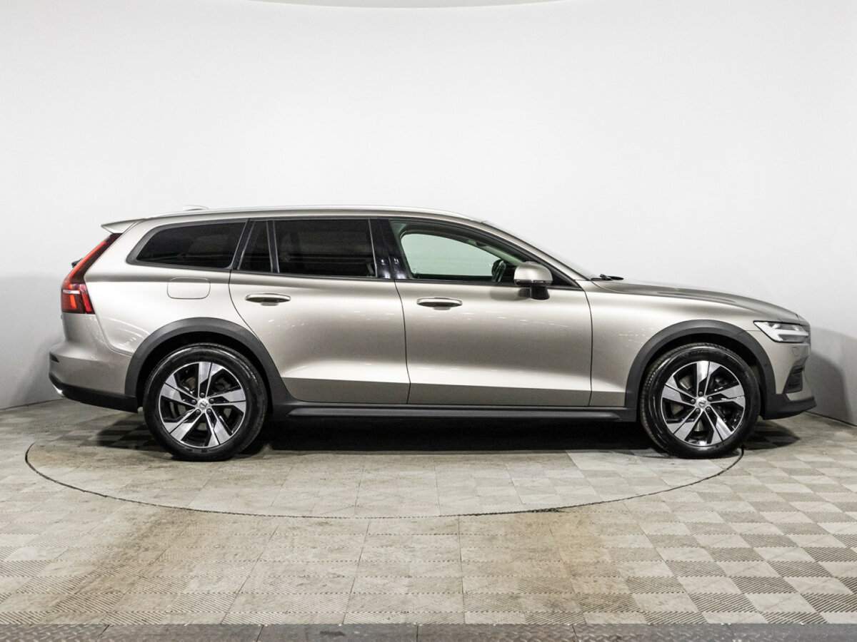 Volvo V60 Cross Country с пробегом — 2020 год. Фото: #3