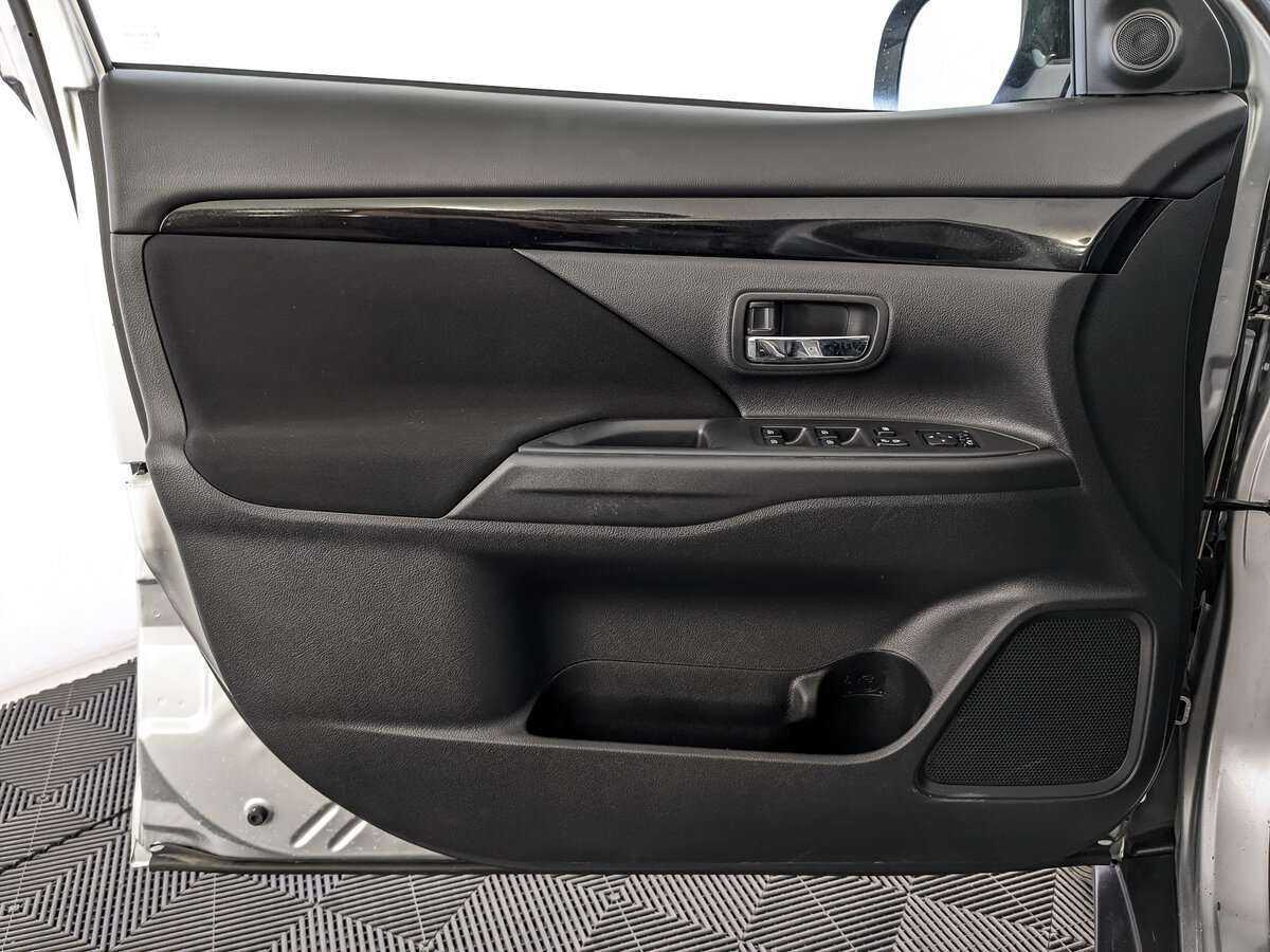 Mitsubishi Outlander с пробегом — 2020 год. Фото: #16