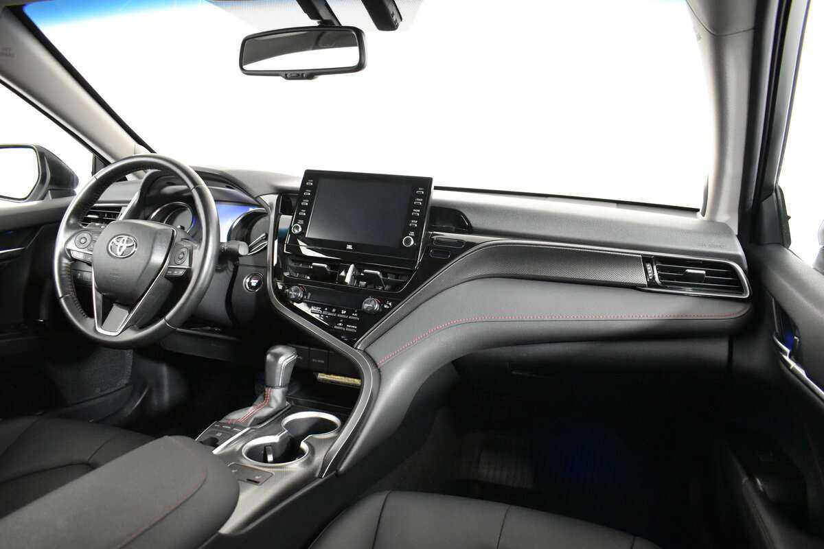 Toyota Camry с пробегом — 2021 год. Фото: #9