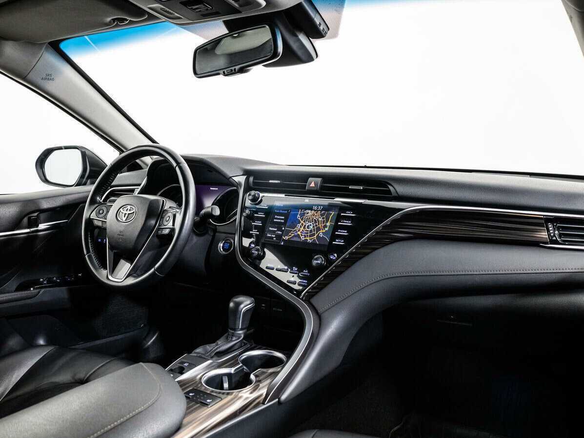 Toyota Camry с пробегом — 2018 год. Фото: #7