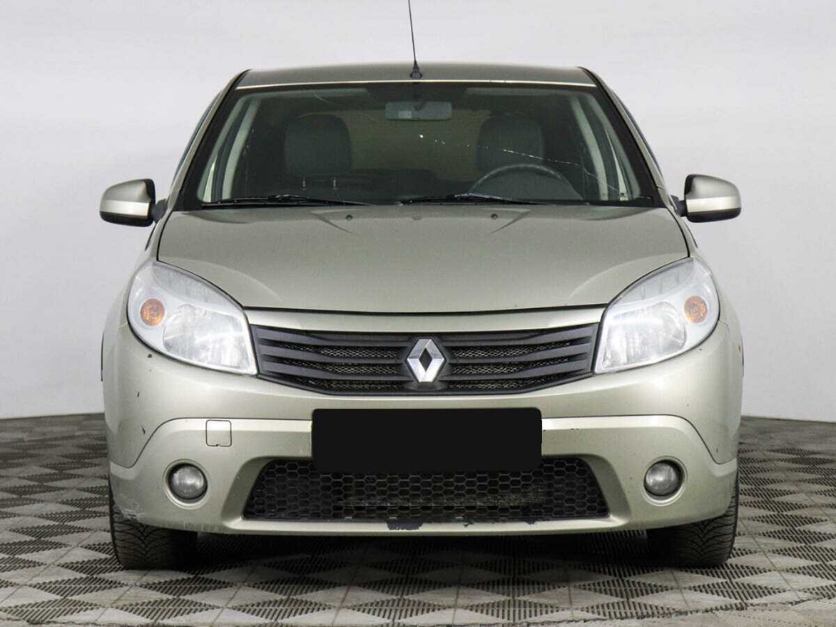Renault Sandero с пробегом — 2011 год. Фото: #1