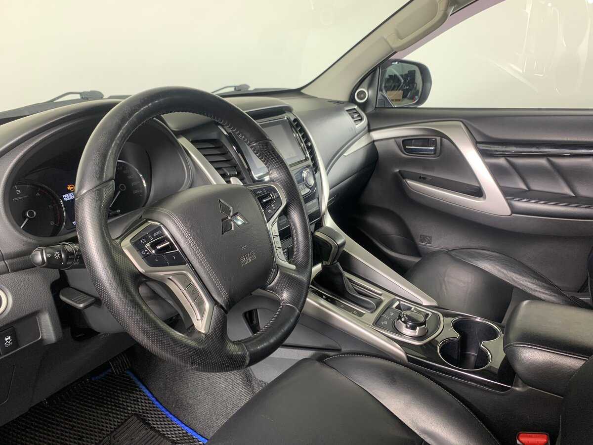Mitsubishi Pajero Sport с пробегом — 2017 год. Фото: #11