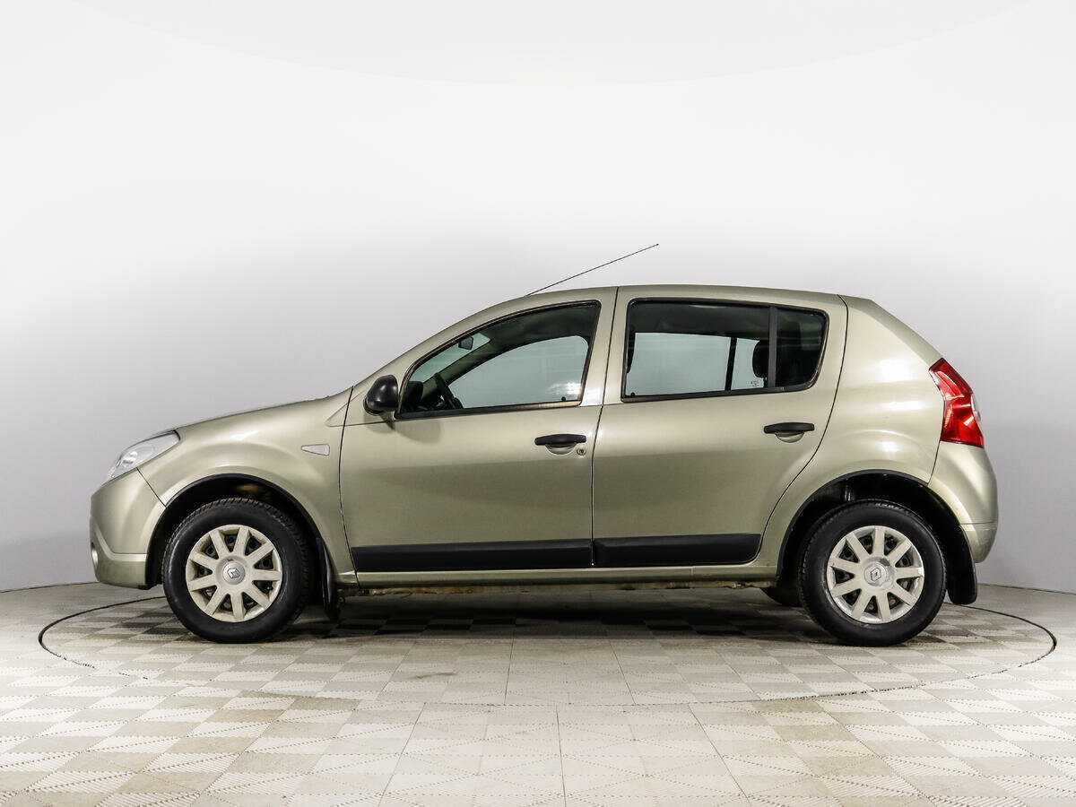 Renault Sandero с пробегом — 2011 год. Фото: #7
