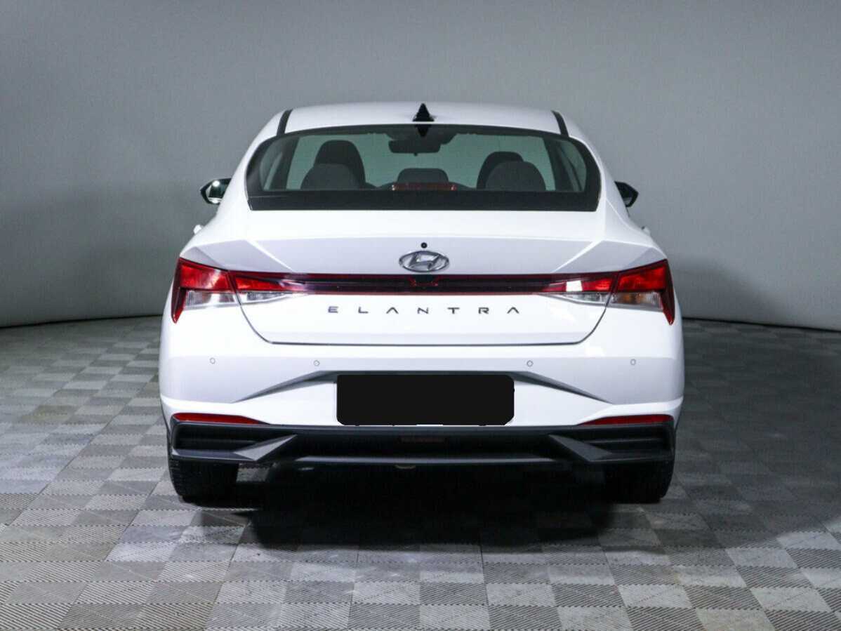 Hyundai Elantra с пробегом — 2021 год. Фото: #5