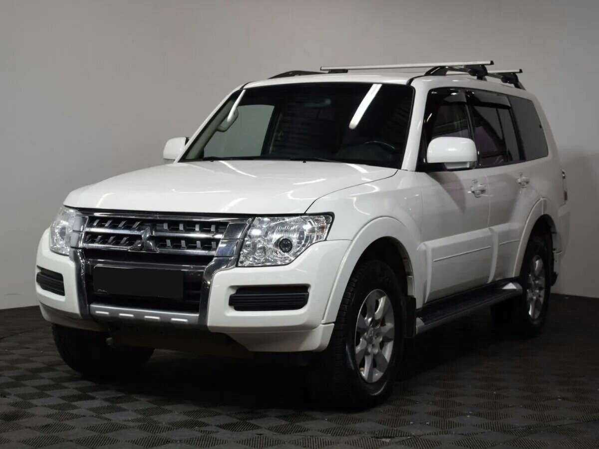 Mitsubishi Pajero с пробегом — 2015 год. Фото: #0
