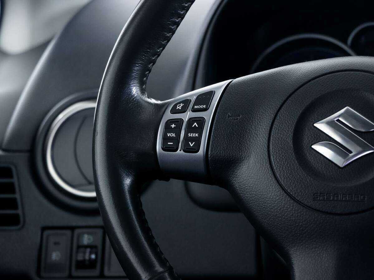 Suzuki SX4 с пробегом — 2010 год. Фото: #12