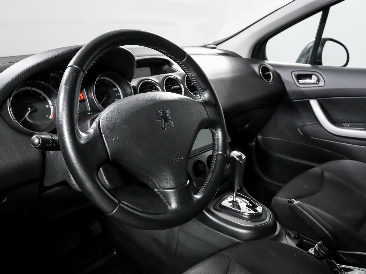 Peugeot 308 с пробегом — 2011 год. Фото: #11