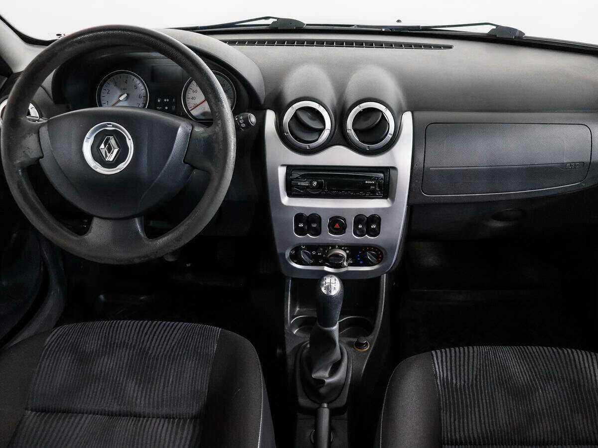 Renault Sandero с пробегом — 2010 год. Фото: #11