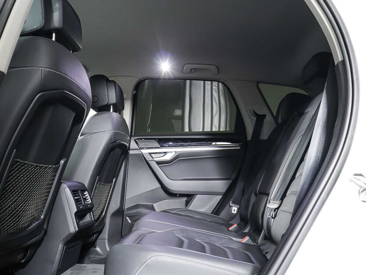 Volkswagen Touareg с пробегом — 2020 год. Фото: #8