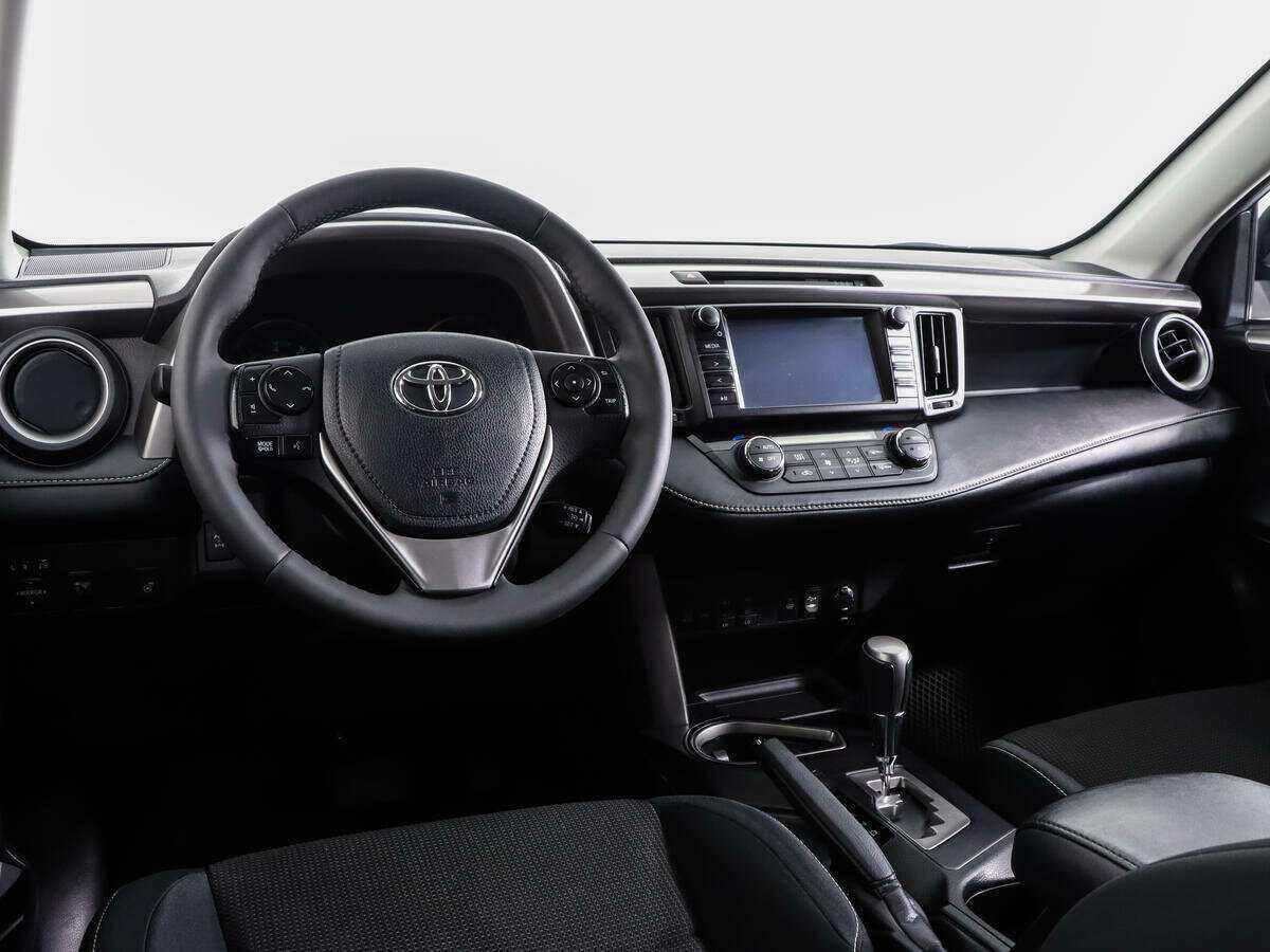 Toyota RAV4 с пробегом — 2017 год. Фото: #8
