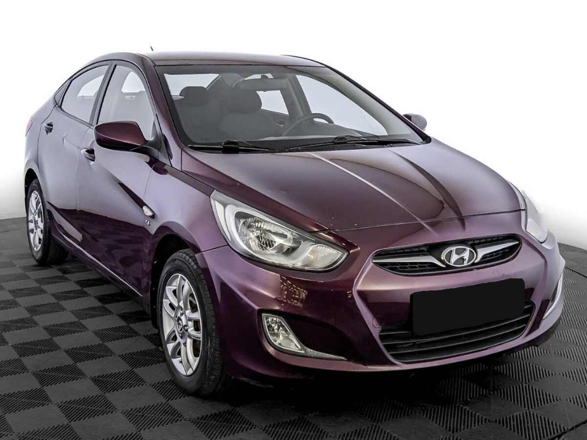 Hyundai Solaris с пробегом — 2012 год. Фото: #2