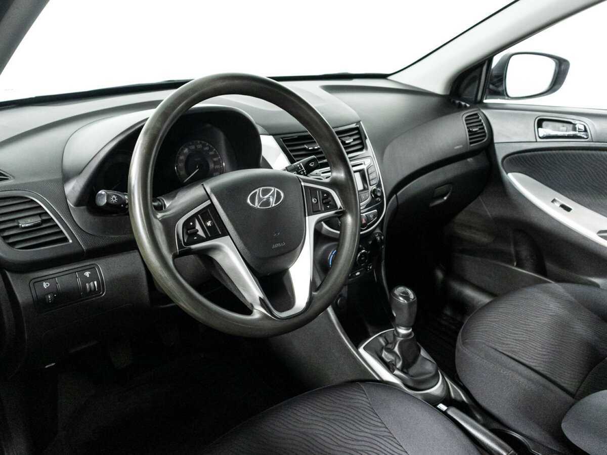 Hyundai Solaris с пробегом — 2011 год. Фото: #10