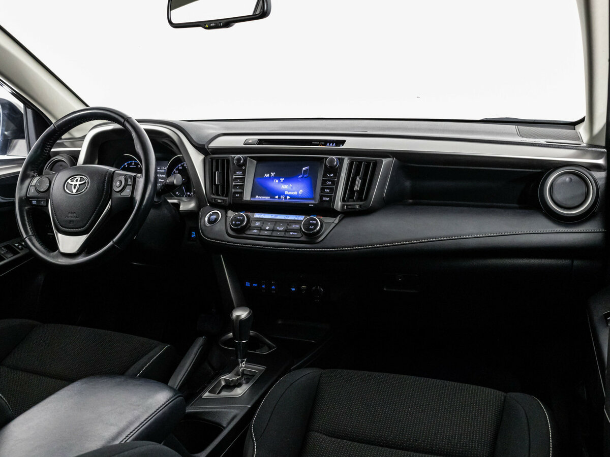 Toyota RAV4 с пробегом — 2018 год. Фото: #6