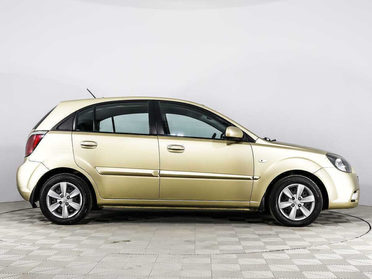 Kia Rio с пробегом — 2011 год. Фото: #3