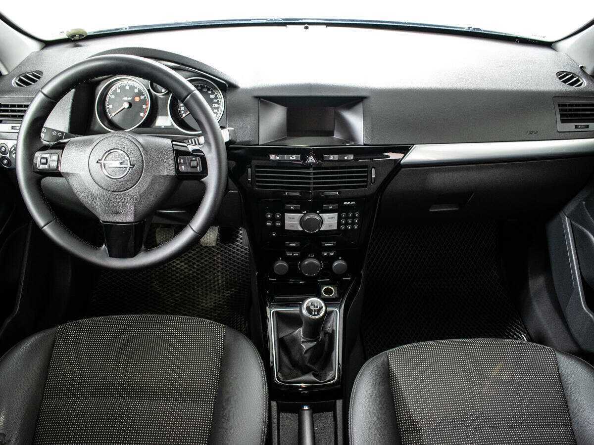 Opel Astra с пробегом — 2011 год. Фото: #10