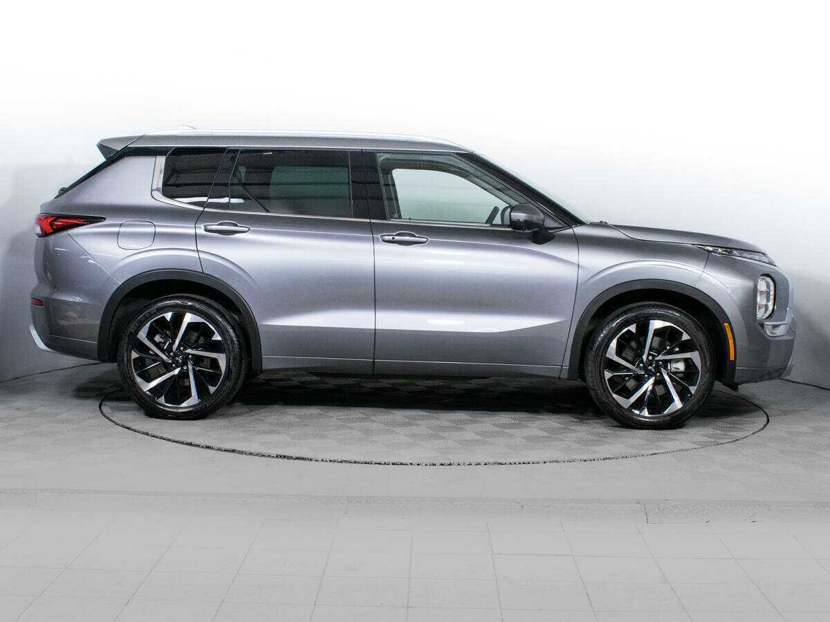 Mitsubishi Outlander с пробегом — 2022 год. Фото: #3