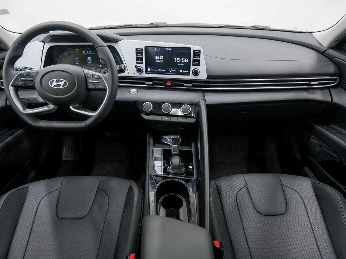 Hyundai Elantra с пробегом — 2023 год. Фото: #10