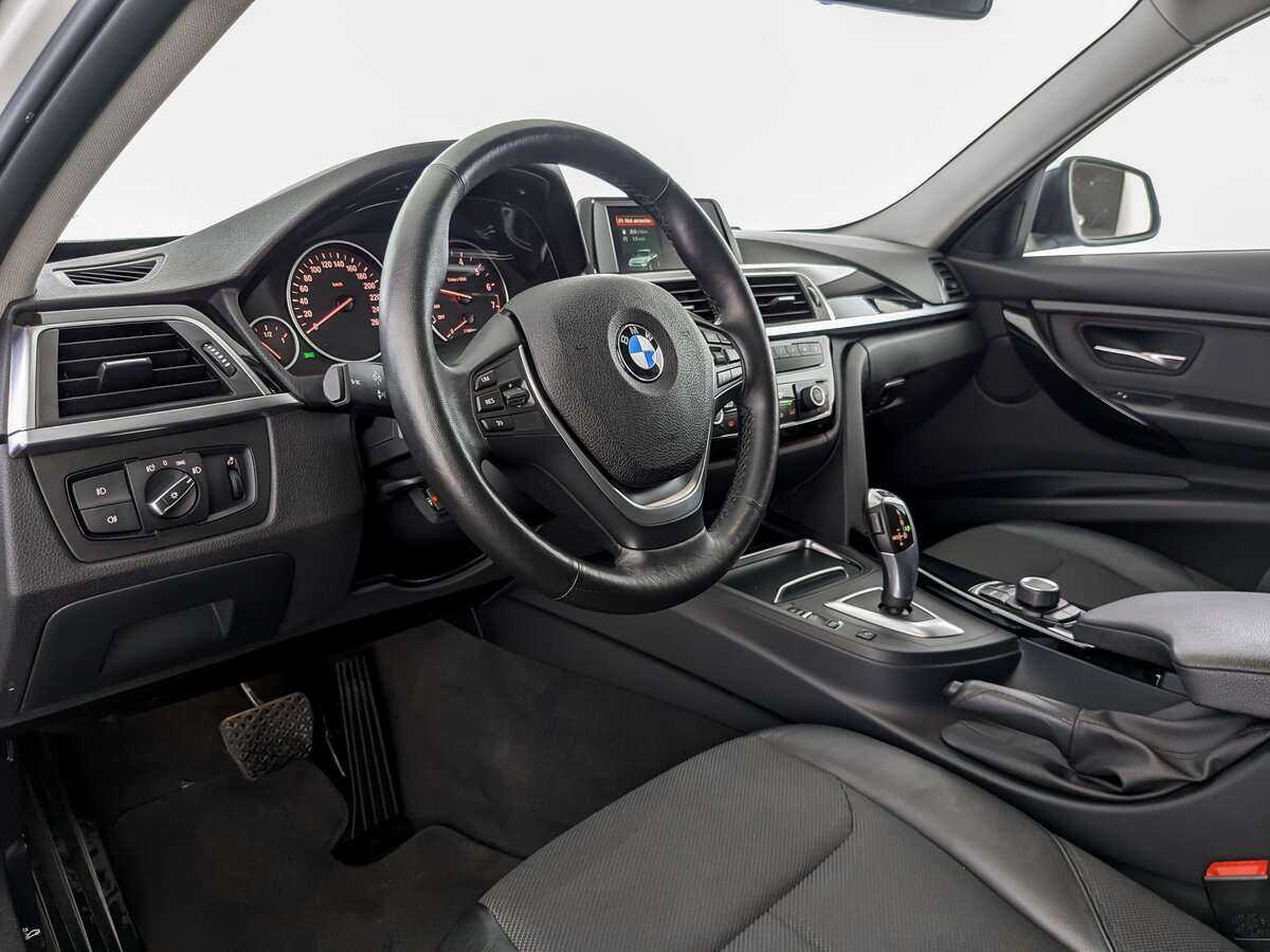 BMW 3 серии с пробегом — 2017 год. Фото: #12