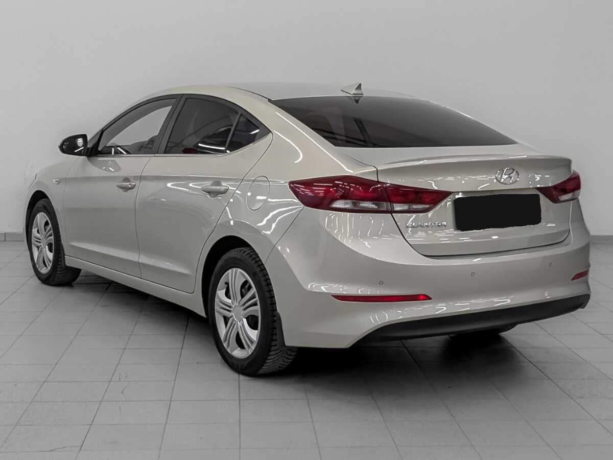 Hyundai Elantra с пробегом — 2017 год. Фото: #6
