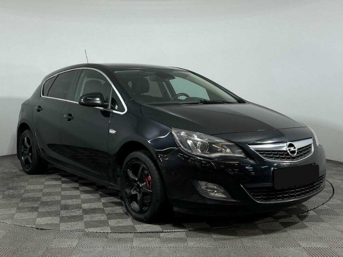 Opel Astra с пробегом — 2012 год. Фото: #2
