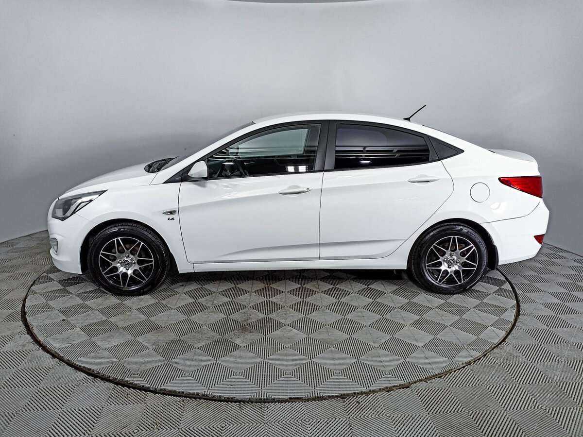 Hyundai Solaris с пробегом — 2015 год. Фото: #7
