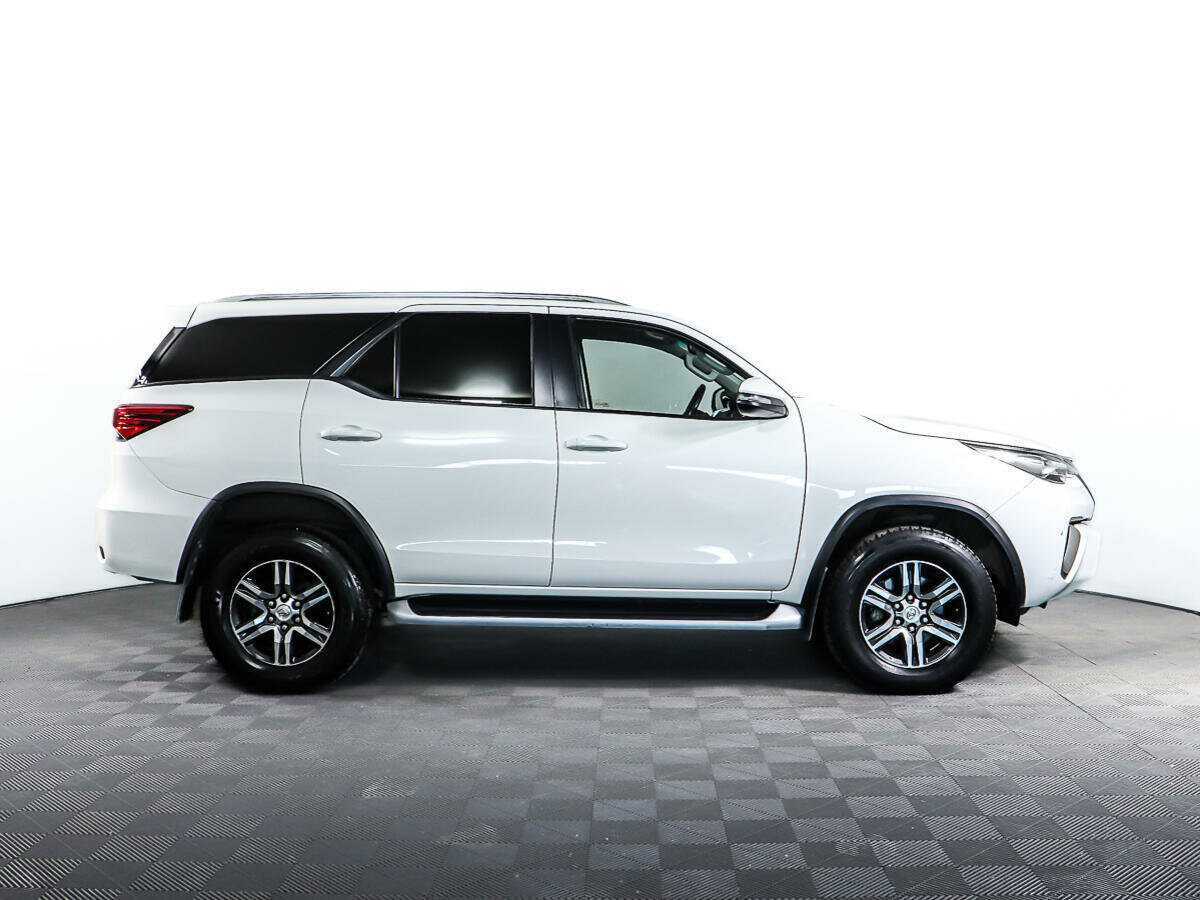 Toyota Fortuner с пробегом — 2017 год. Фото: #2