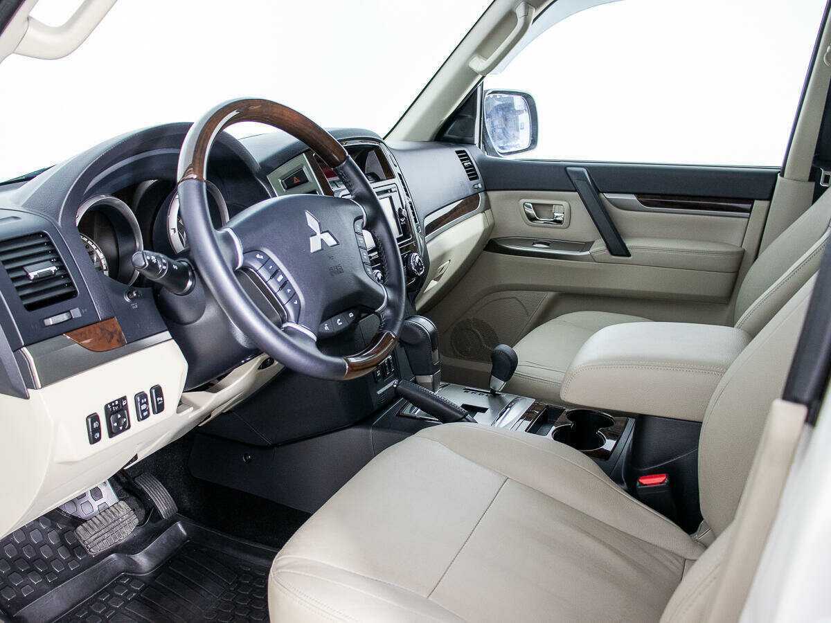 Mitsubishi Pajero с пробегом — 2020 год. Фото: #10