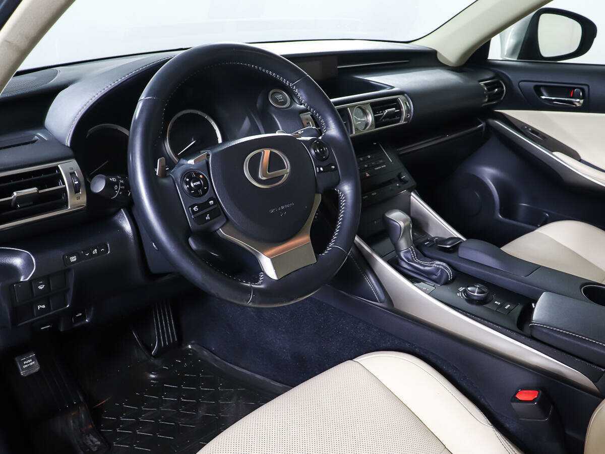 Lexus IS с пробегом — 2013 год. Фото: #12