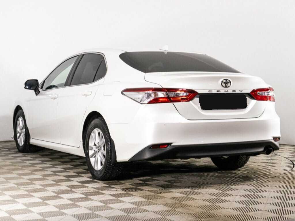 Toyota Camry с пробегом — 2018 год. Фото: #6