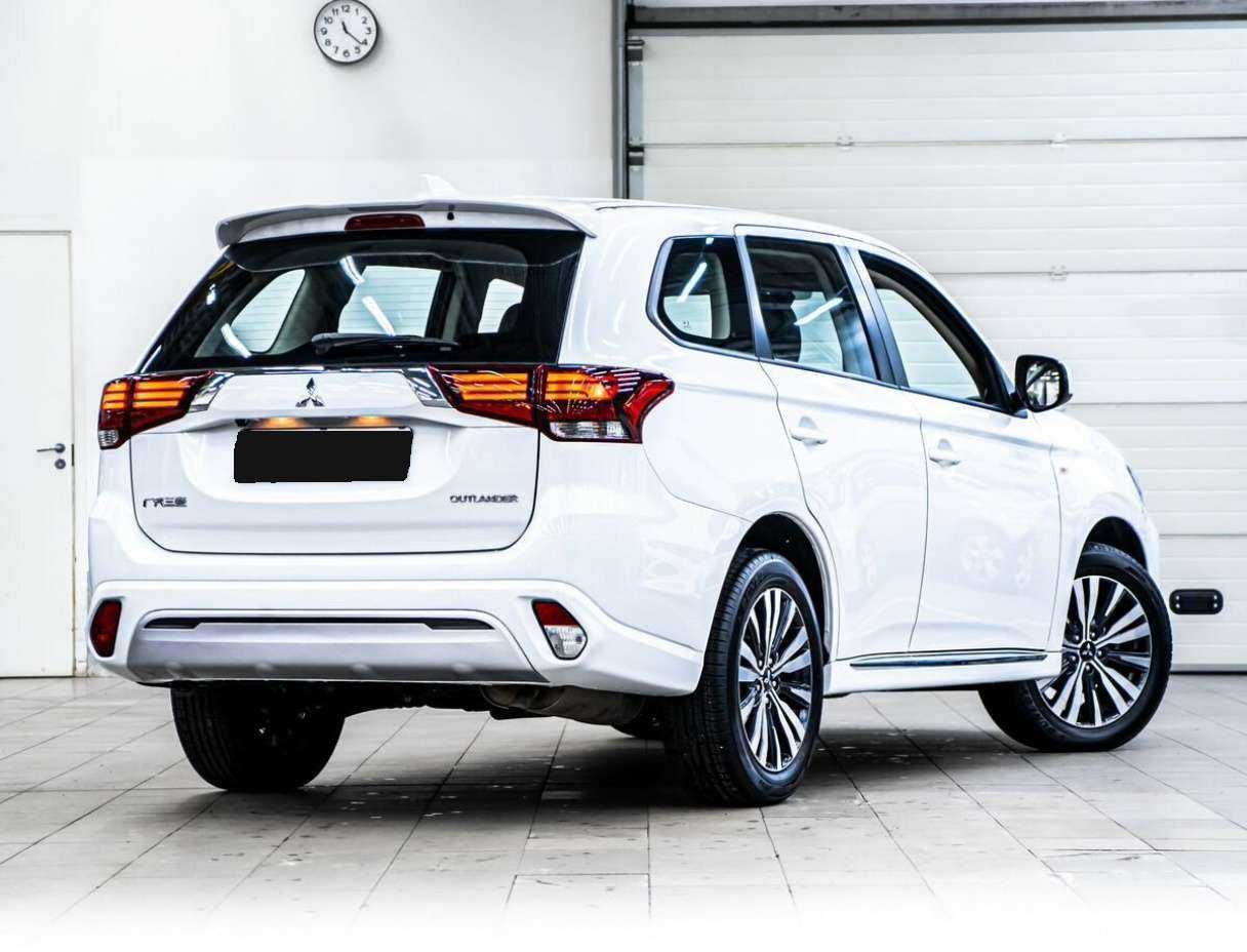 Mitsubishi Outlander с пробегом — 2022 год. Фото: #2