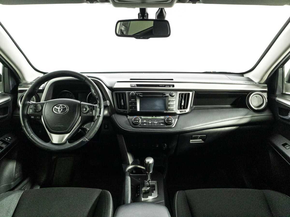 Toyota RAV4 с пробегом — 2015 год. Фото: #11