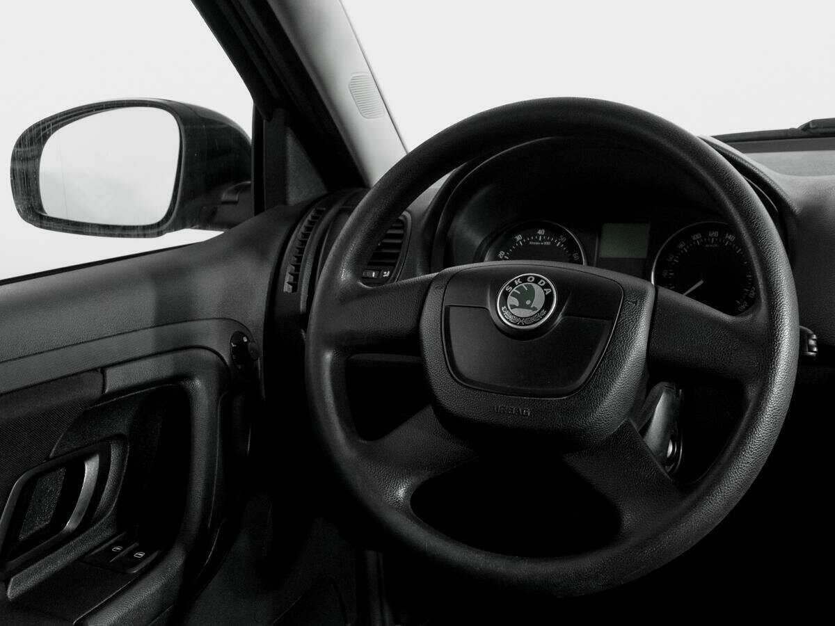 Skoda Fabia с пробегом — 2010 год. Фото: #13