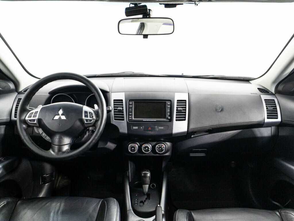 Mitsubishi Outlander с пробегом — 2011 год. Фото: #12