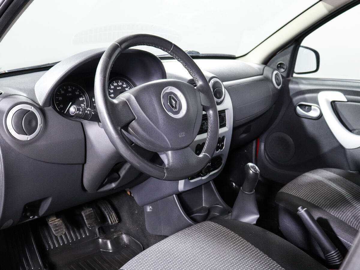 Renault Sandero с пробегом — 2011 год. Фото: #13
