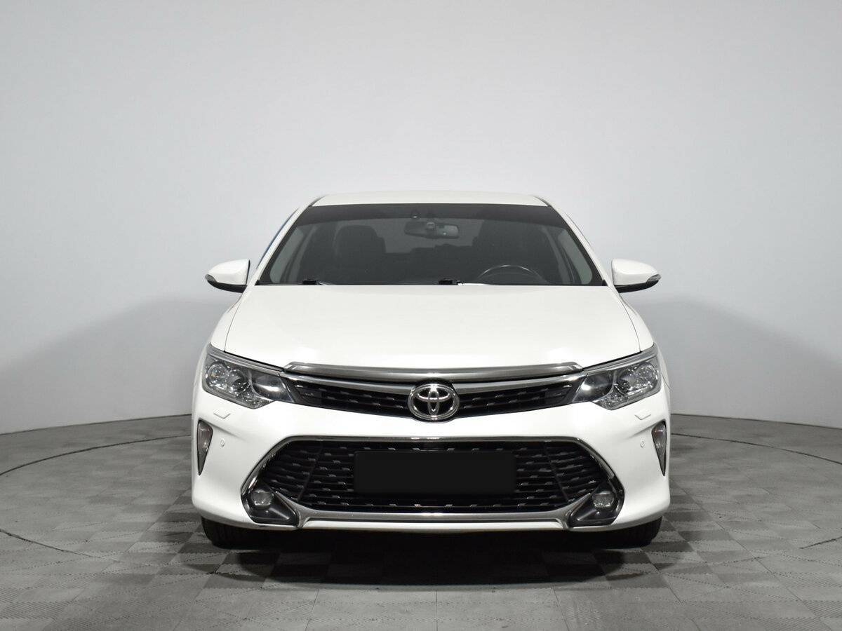 Toyota Camry с пробегом — 2018 год. Фото: #1