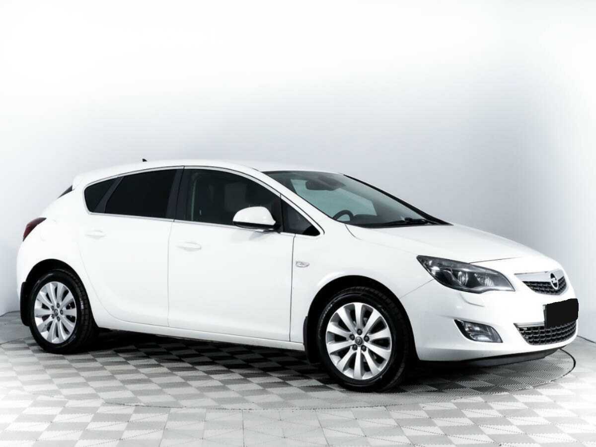 Opel Astra с пробегом — 2011 год. Фото: #2