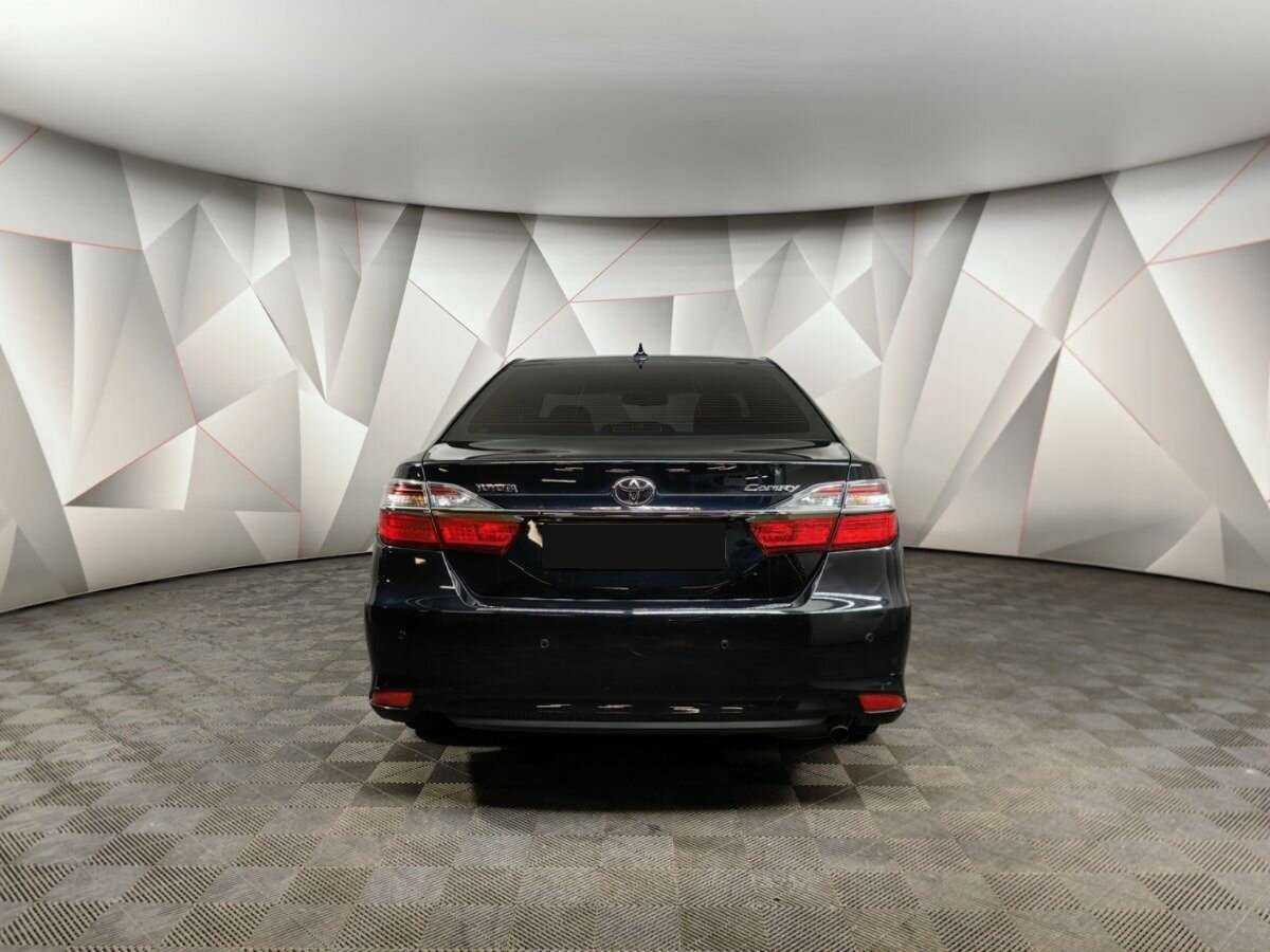 Toyota Camry с пробегом — 2017 год. Фото: #7
