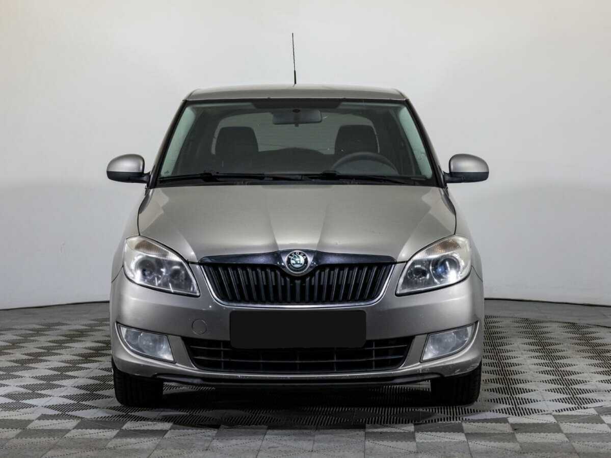 Skoda Fabia с пробегом — 2011 год. Фото: #1