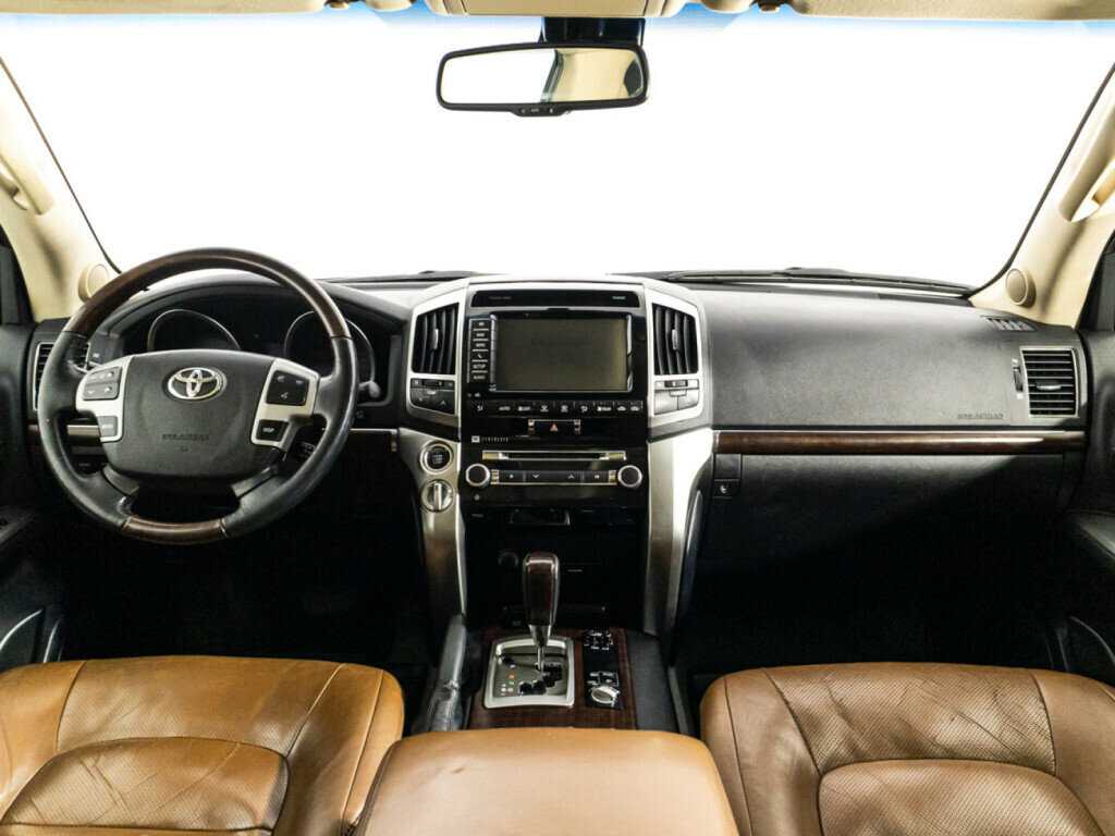 Toyota Land Cruiser с пробегом — 2014 год. Фото: #12