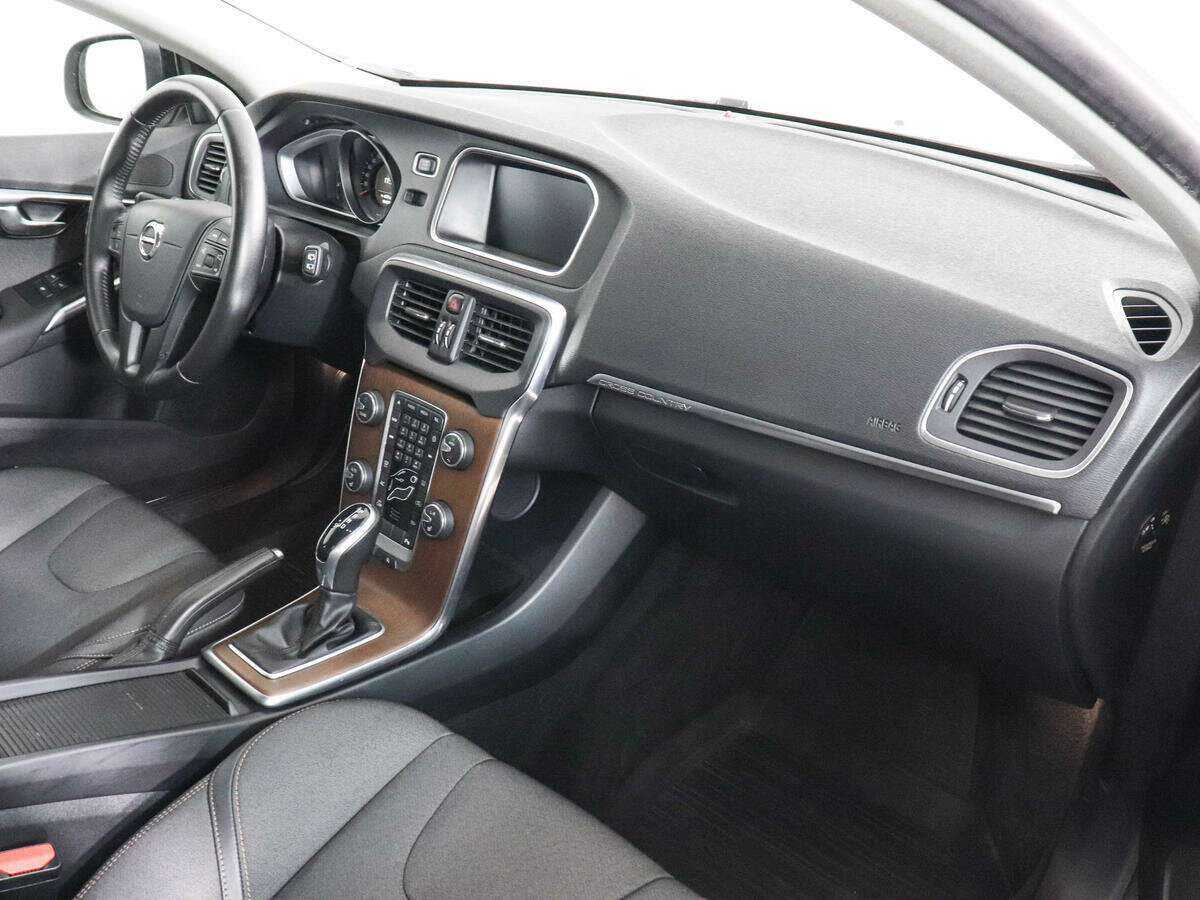 Volvo V40 Cross Country с пробегом — 2017 год. Фото: #9