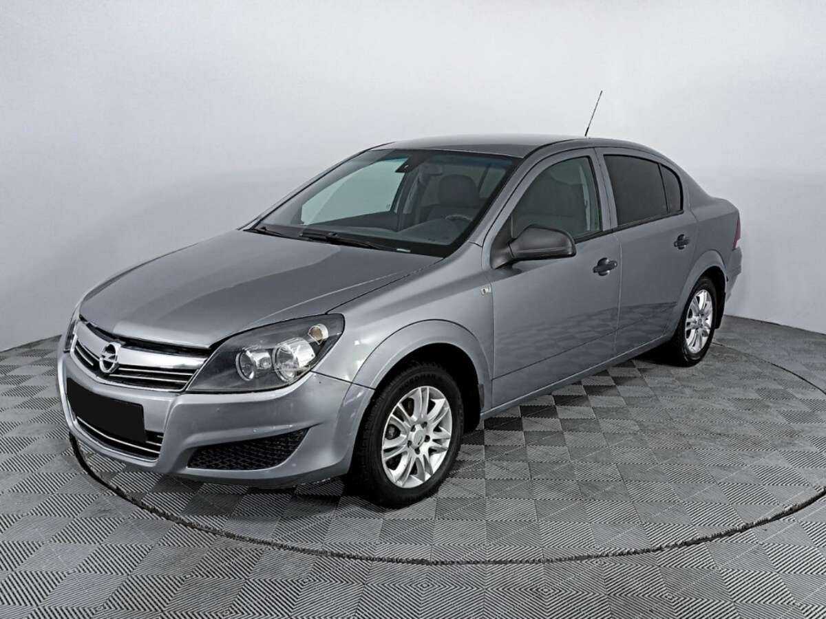 Opel Astra с пробегом — 2011 год. Фото: #0