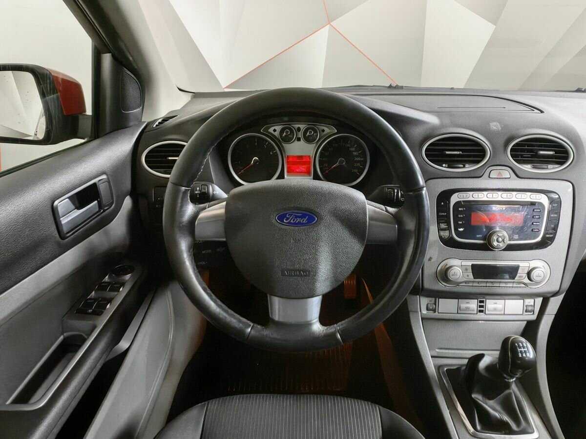 Ford Focus с пробегом — 2010 год. Фото: #15