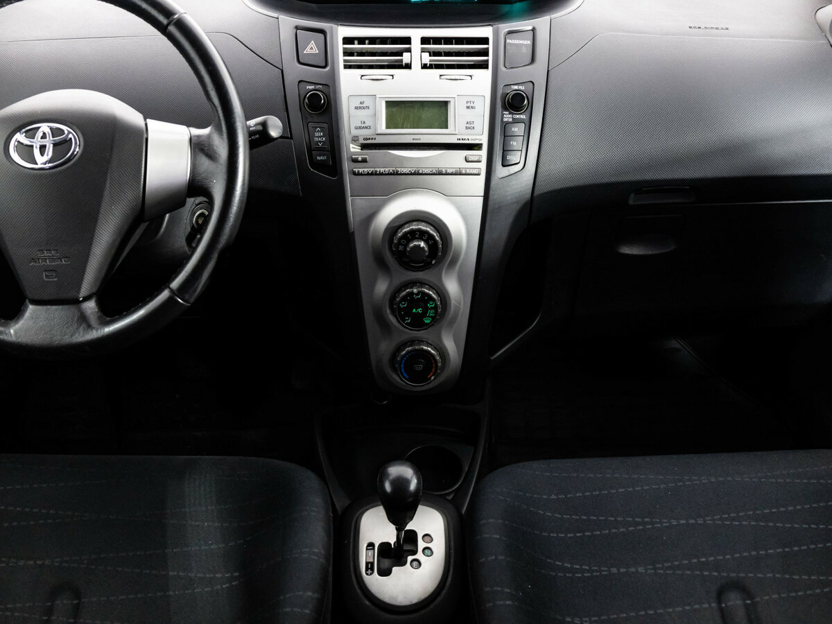 Toyota Yaris с пробегом — 2007 год. Фото: #11